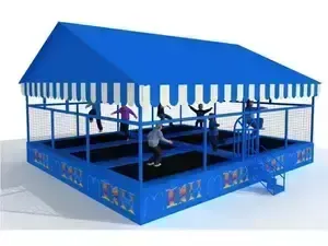 Vonkajšie trampolínové ihrisko so sedlovou strechou pre exteriérové využitie