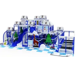 Zimné interiérové ihrisko s viacerými šmýkačkami, trampolínami a domčekmi