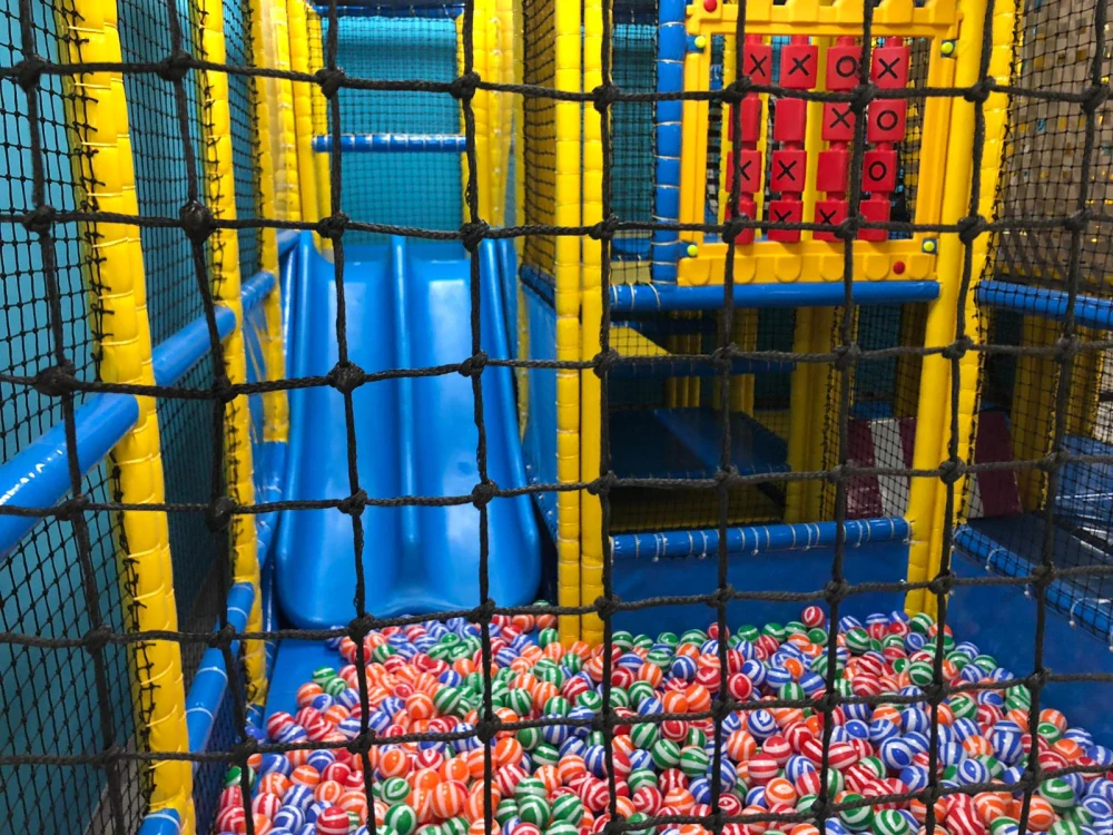 Detská zóna s kaviarňou v Seredi